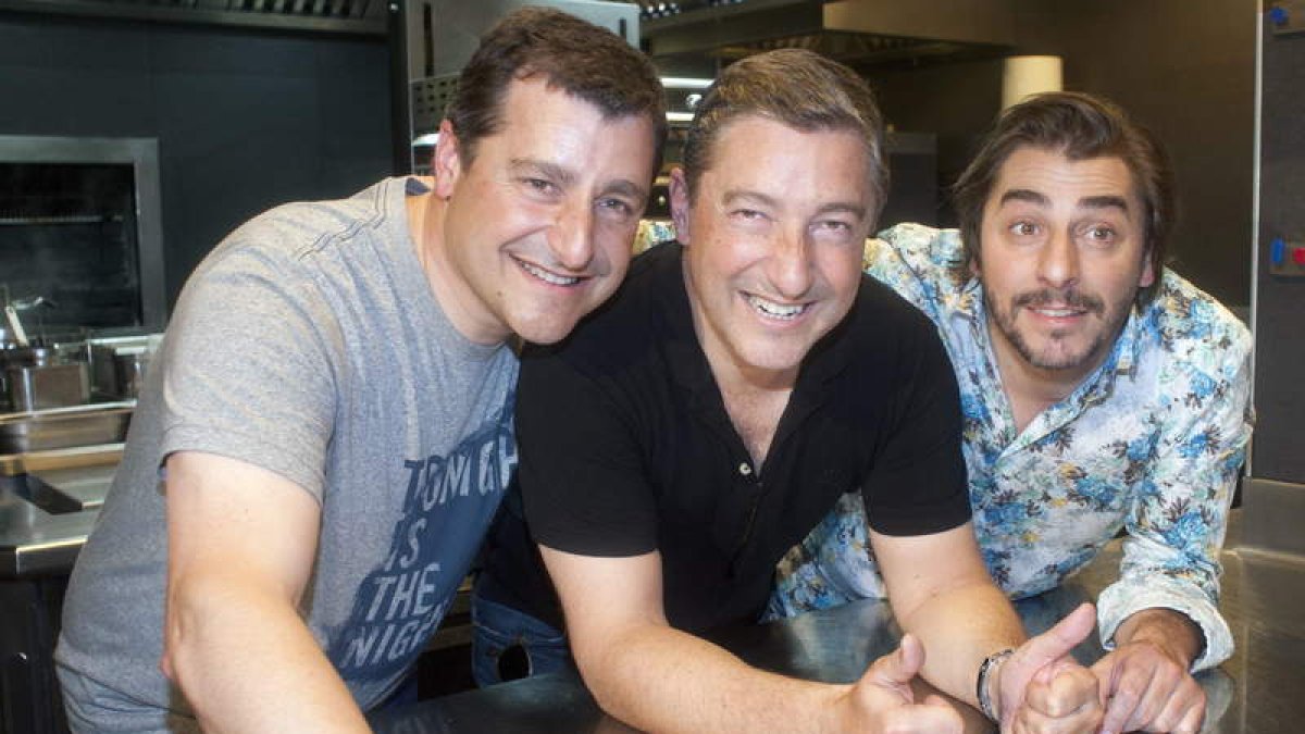 Los hermanos Roca, Josep, Joan y Jordi, en la cocina del Celler de Can Roca