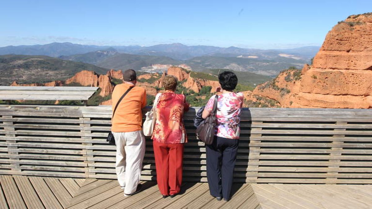 El mirador de Orellán, con su vista privilegiada sobre Las Médulas, es uno de los puntos del paraje que más visitas recibe