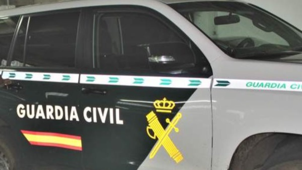Vehículo de la Guardia Civil. DL