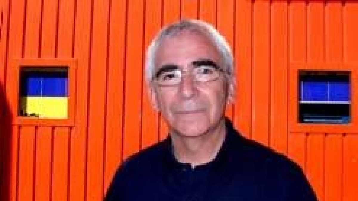 Este artista es un concienzudo trabajador de la pintura