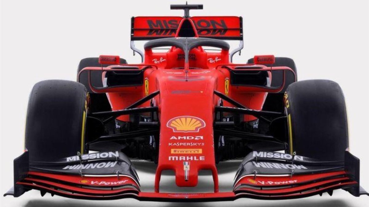 El nuevo monoplaza de Ferrari, con los nuevos colores, que conducirán Sebastian Vettel y Charles Leclerc.