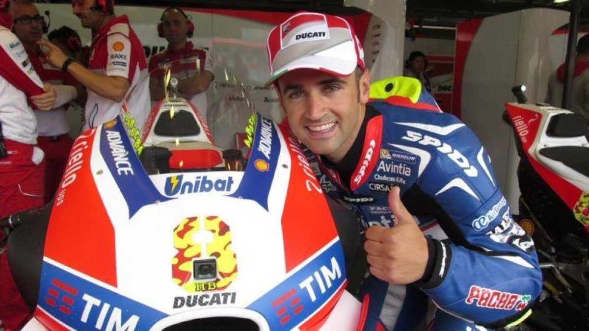 Héctor Barberá, con su Ducati oficial (y su mono aún del equipo Avintia) en Motegi.