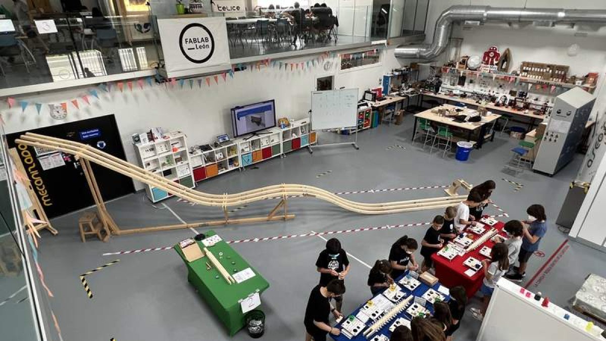 El Fab Lab de León es un laboratorio de fabricación que pertenece a la red de laboratorios originada en el MIT (Massachusetts Institute of Technology). DL