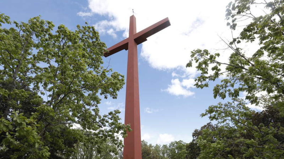 La Cruz de Vegas se ha convertido en un símbolo del municipio. MARCIANO PÉREZ