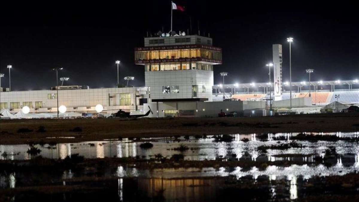 El circuito de Losail, inundado tras las lluvias que han impdido disputar las sesiones de calificación del Mundial de motociclismo.