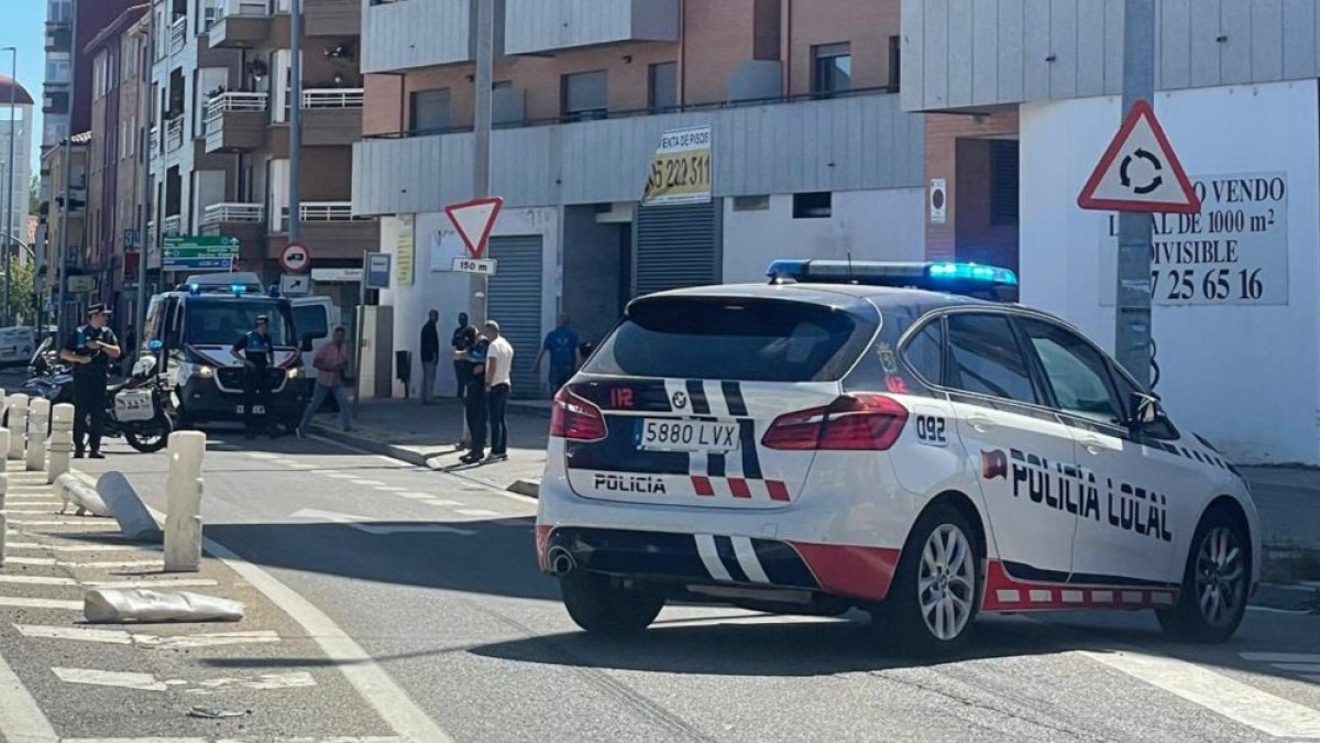 Un momento de la intervención en la zona de los hechos. RAMIRO