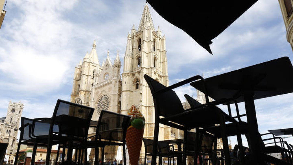 Bares vacíos, la hostelería se queja del cierre de calles durante los fines de semana. F. Otero Perandones.