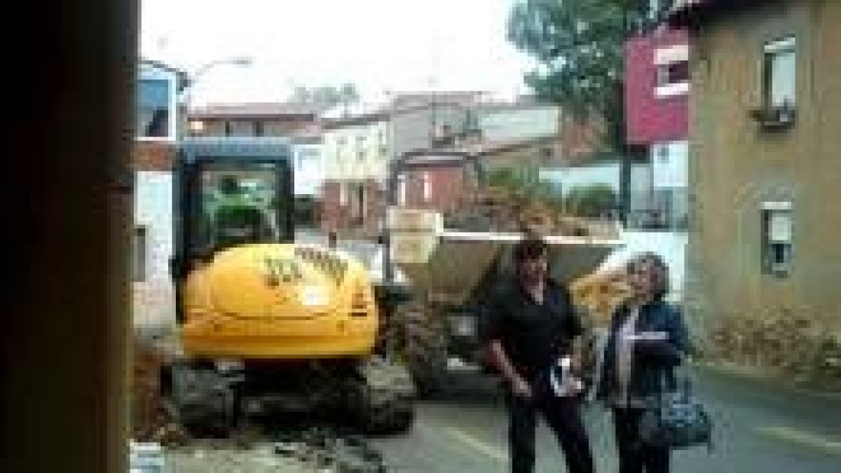 Jesús García y Aurora Baza durante su visita a la localidad de Ferral