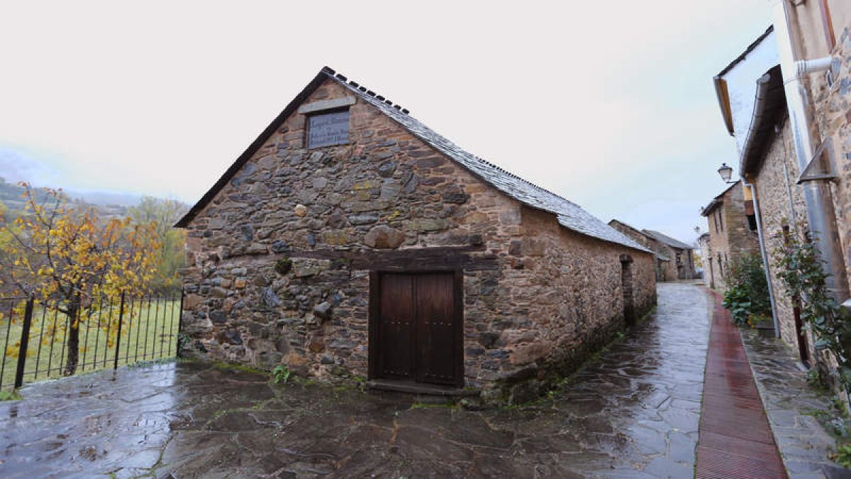 Imagen de archivo de una de las calles de Noceda del Bierzo. ANA F. BARREDO