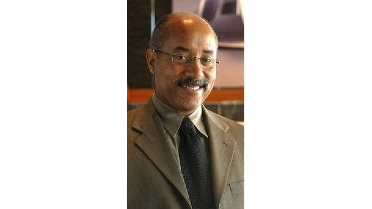 Ed Welburn, jefe de Diseño de GM, creador de la actual «línea Chevrolet».