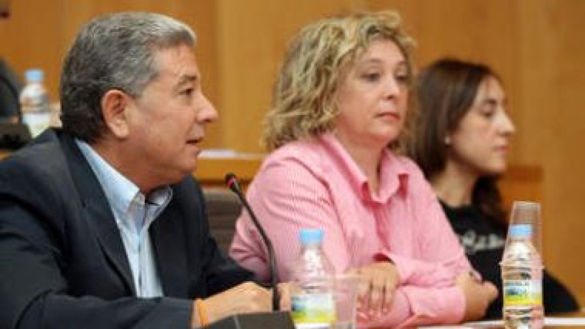 Los concejales del Partido Popular Elisardo Crespo, Aurora Baza e Isabel Fernández.