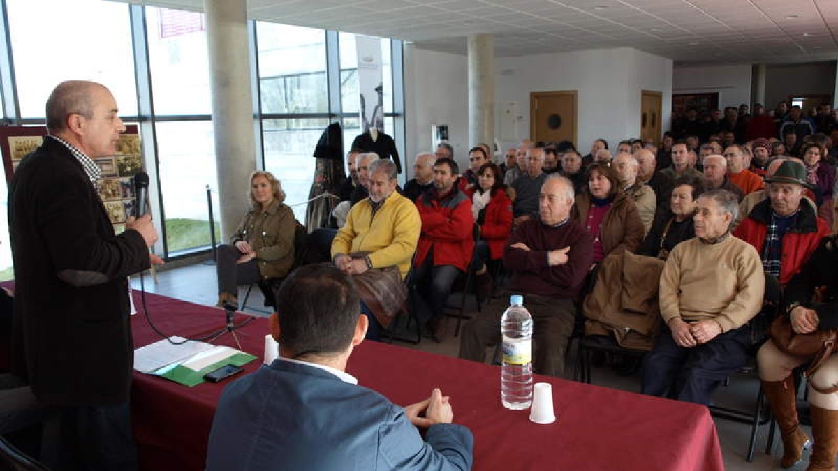 Las charlas técnicas congregar a numeroso público en el edificio Mirador de la Condesa. medina