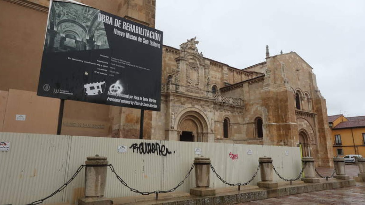 El Museo de San Isidoro cerrará sus puertas al público este mes durante catorce días. RAMIRO