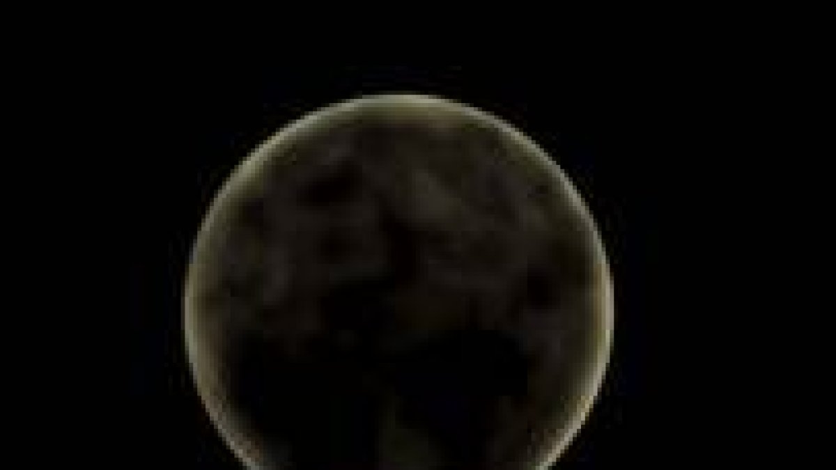 Vista de la Luna llena desde el observatorio