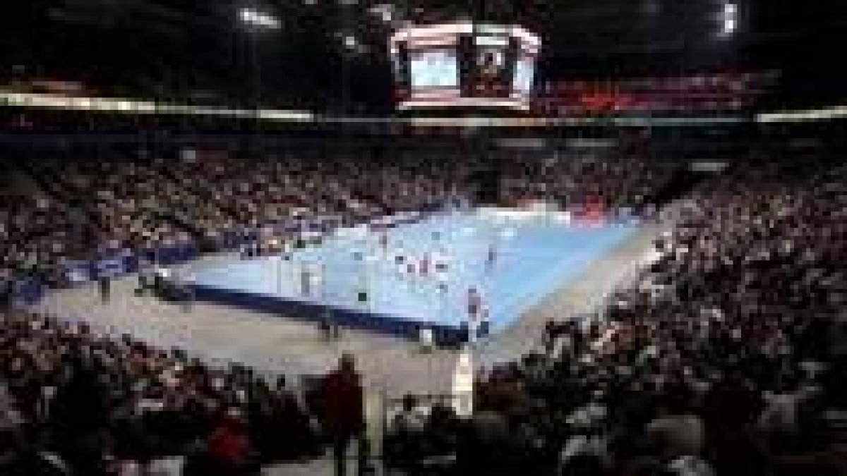 El imponente Color Line Arena en el partido de hace dos años