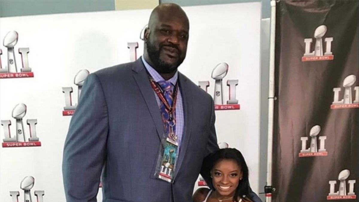 Shaquille O'Neal y Simone Biles, en la Super Bowl.