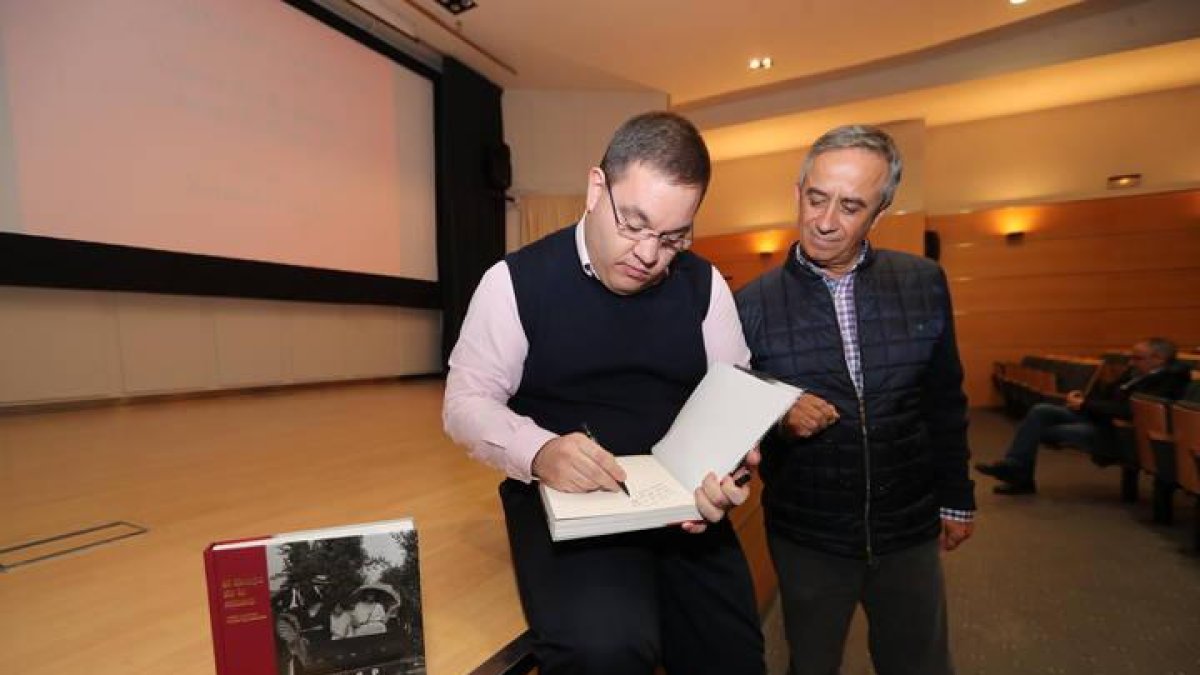 Víctor del Reguero y Jesús Courel, los autores del libro