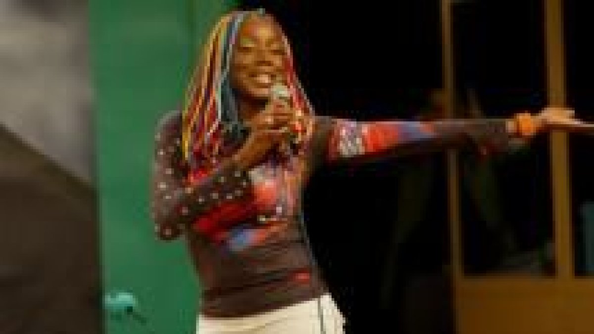 El ritmo de la cubana Lucrecia _ni gota de madera en las caderas_ volverá a animar hoy la gala