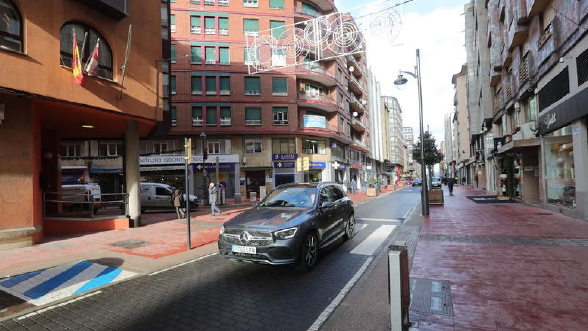 La céntrica avenida ha sido remodelada. L. DE LA MATA