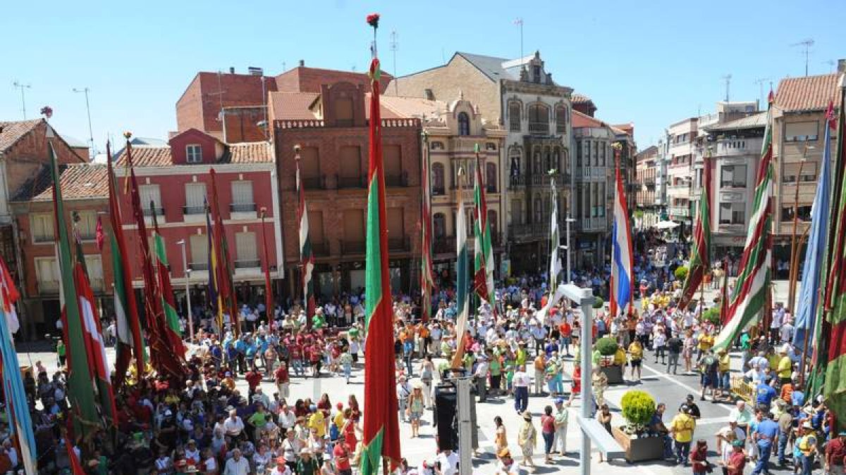 El pendón bañezano será el último en entrar a la plaza.