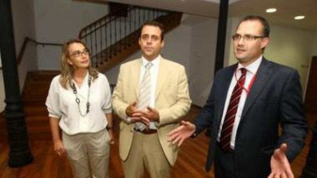 La presentación tuvo lugar ayer en la sede de la Cámara de Comercio de Ponferrada .