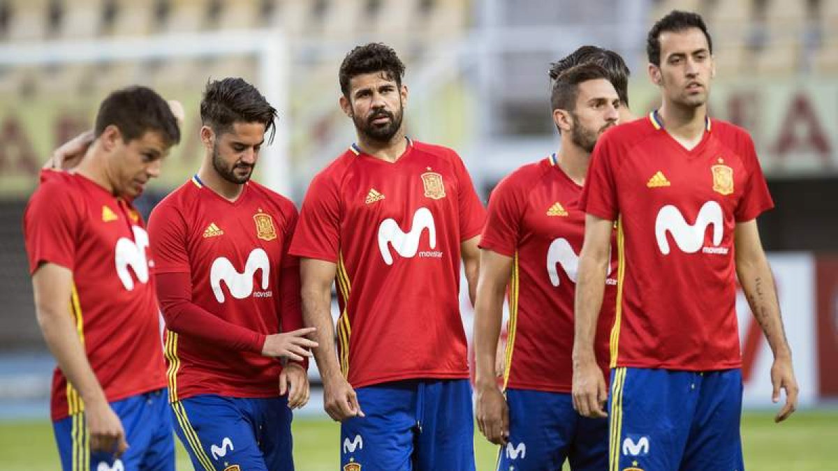 La selección ayer durante la sesión de entrenamiento que realizó en la capital macedonia. LICOVSKI