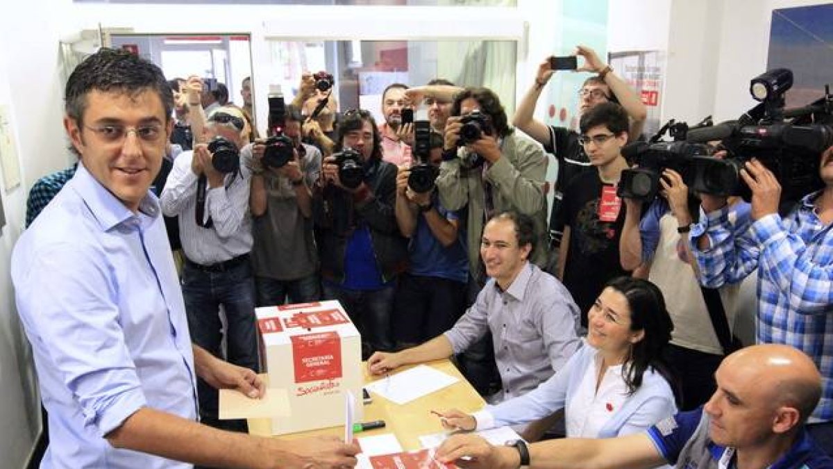 Marc Márquez, en lo más alto del podio de Sachsenring, tras imponerse en el GP de Alemania.