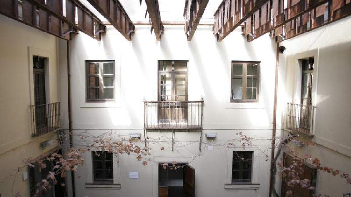 El patio interior del Palacio de Gaviria, que vuelve a tener sobre la mesa una oferta de compra. DANIEL