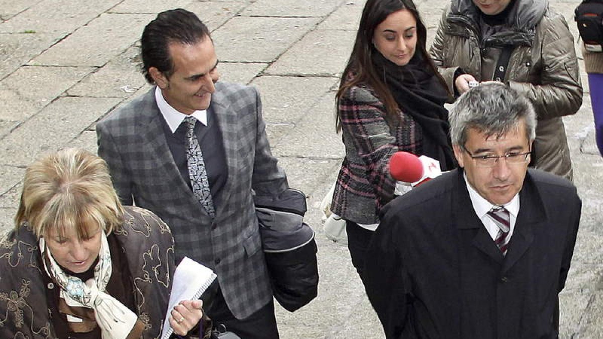 Álvarez, tras Fernández, en el último consejo de la Caja.