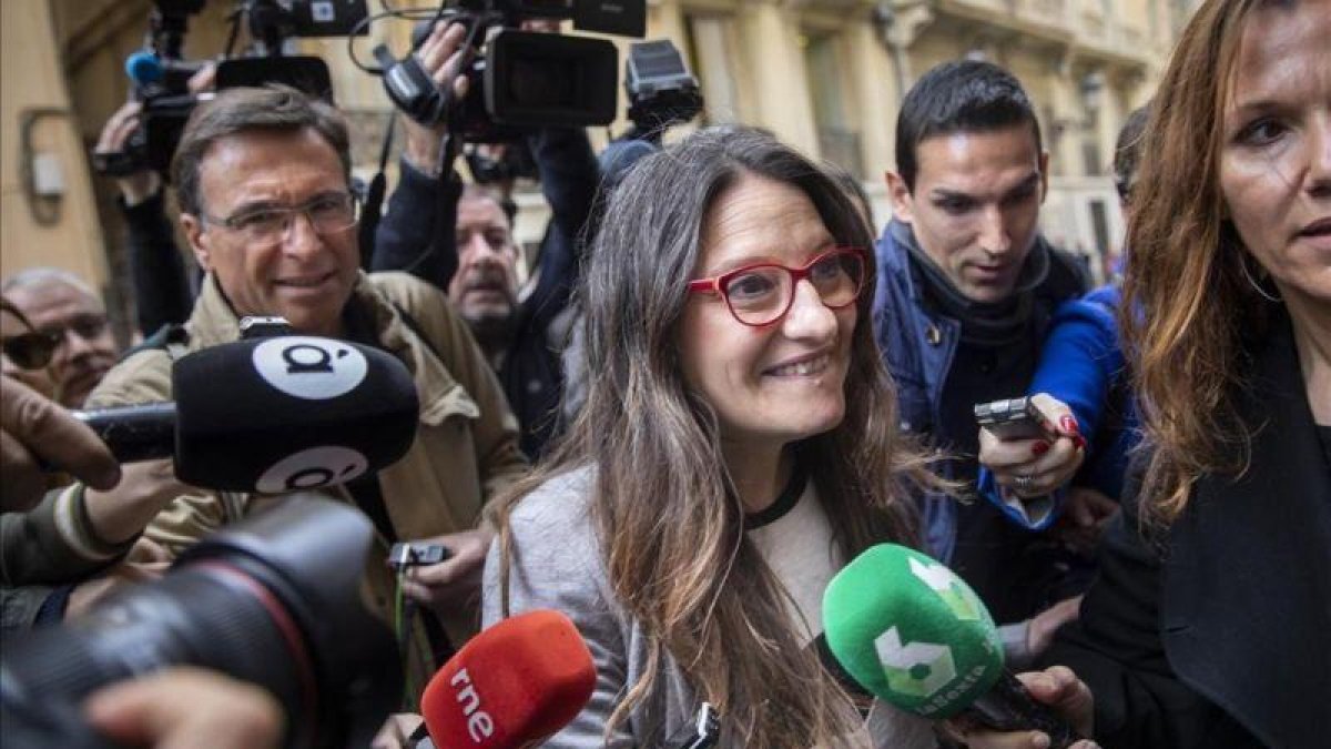 Mónica Oltra, este lunes, a su llegada al Palau de la Generalitat para reunirse con Ximo Puig.