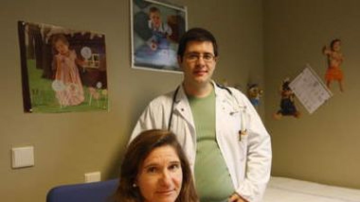 La pediatra Blanca Herrero y el neumólogo infantil Ignacio Ledesma, que estará a cargo de la unidad