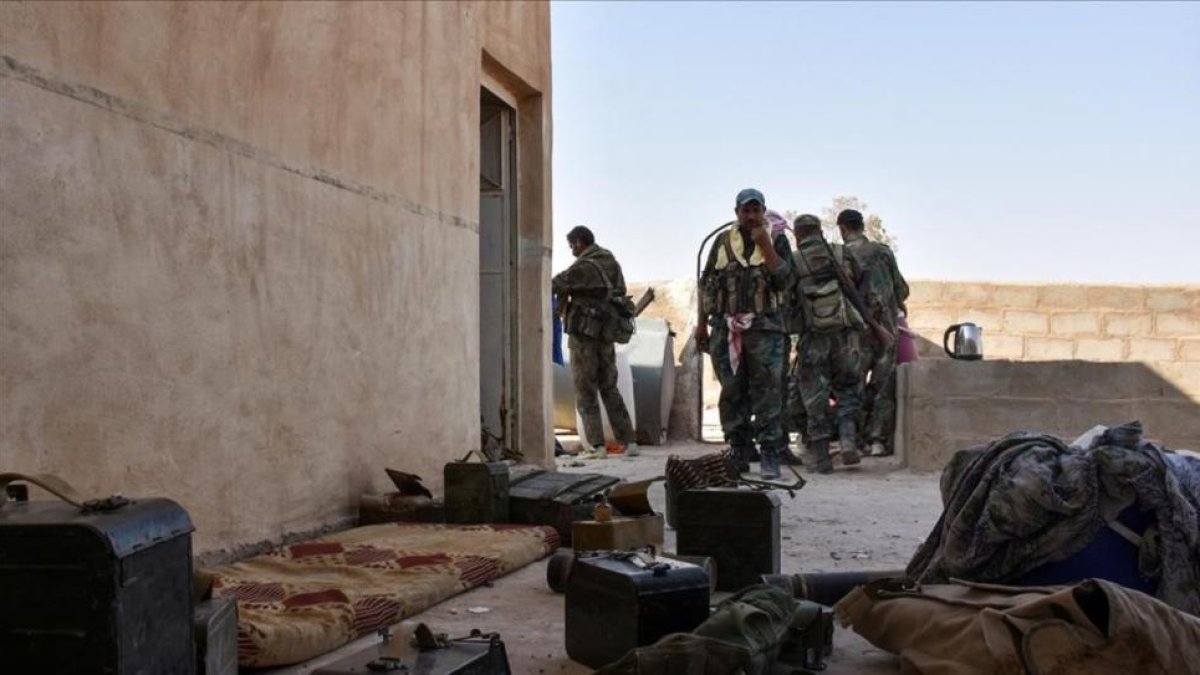Fuerzas gubernamentales sirias en las inmediaciones de Deir Ezzor