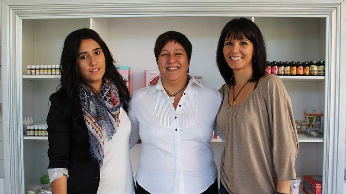 Elena, Yvette y Cati en su nuevo establecimiento Punto de Sal, cerca dela Catedral.