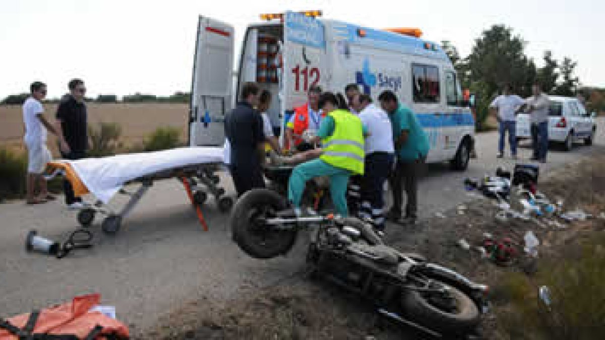 Accidente de una moto en la carretera de Carrizo a Ríofrío el pasado sábado.