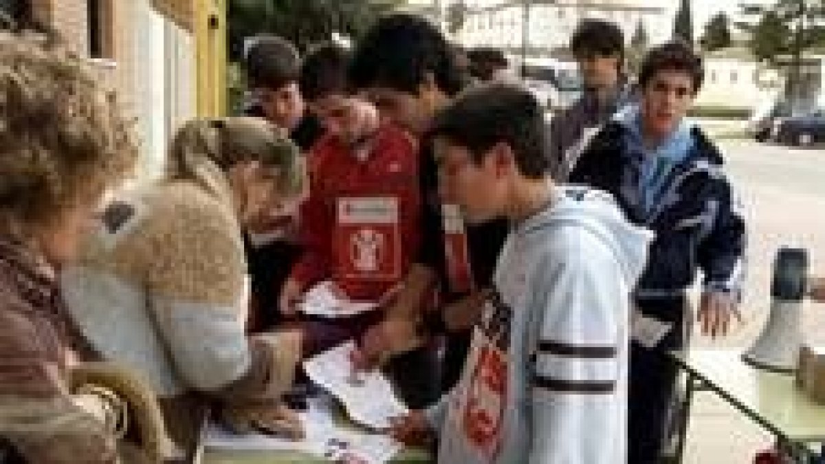 Los estudiantes de Sahagún colaboraron con la iniciativa de la solidaridad