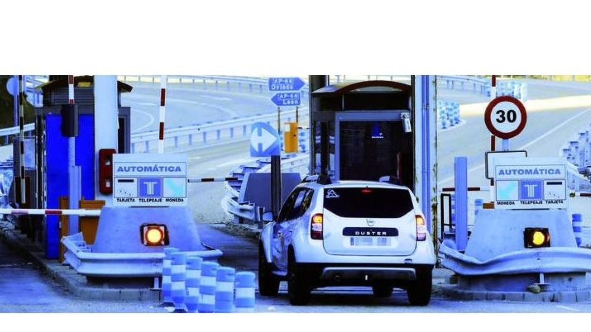 Peaje de la AP-66 que une León y Oviedo y que enlaza con la Ruta de la Plata hacia Gijón. DL