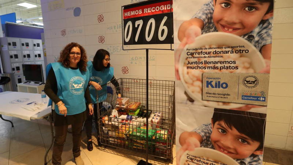 Punto de recogida de productos para el B.A.S. instalado este fin de semana en Carrefour. L. D. M.