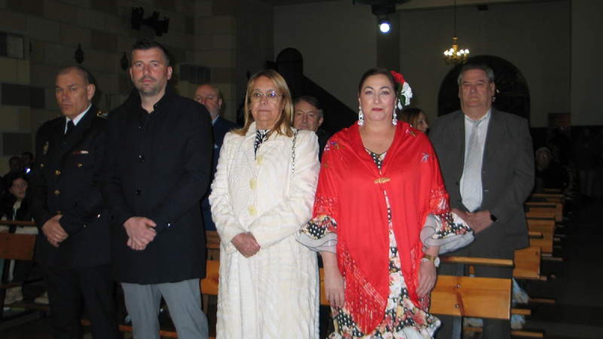 M. MACÍAS