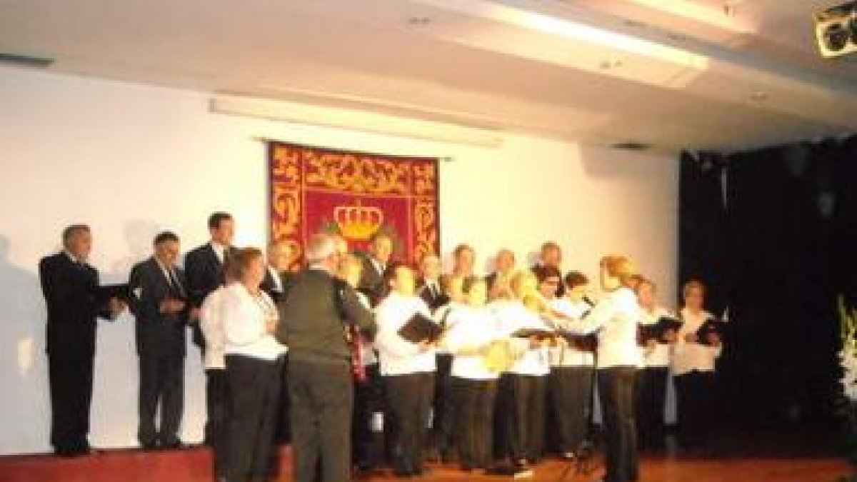 Las voces de los hogares de jubilados Lacianiegos, durante el homenaje a los comerciantes.