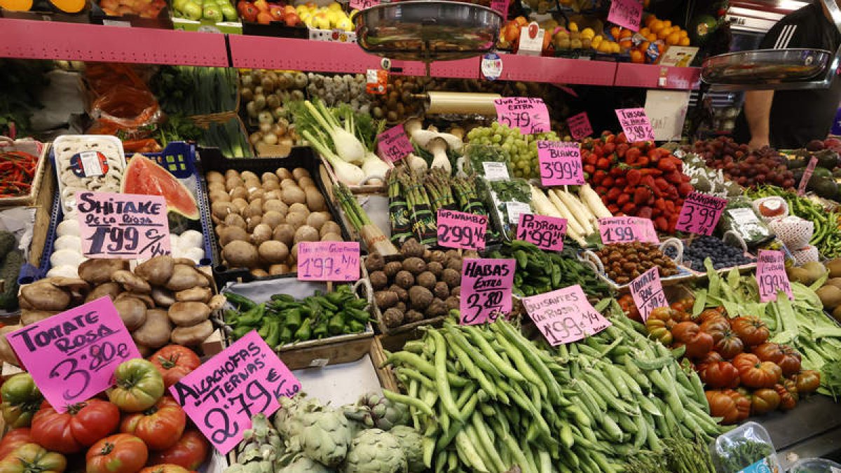 Imagen de un puesto de fruta en un mercado. JAVIER LIZÓN