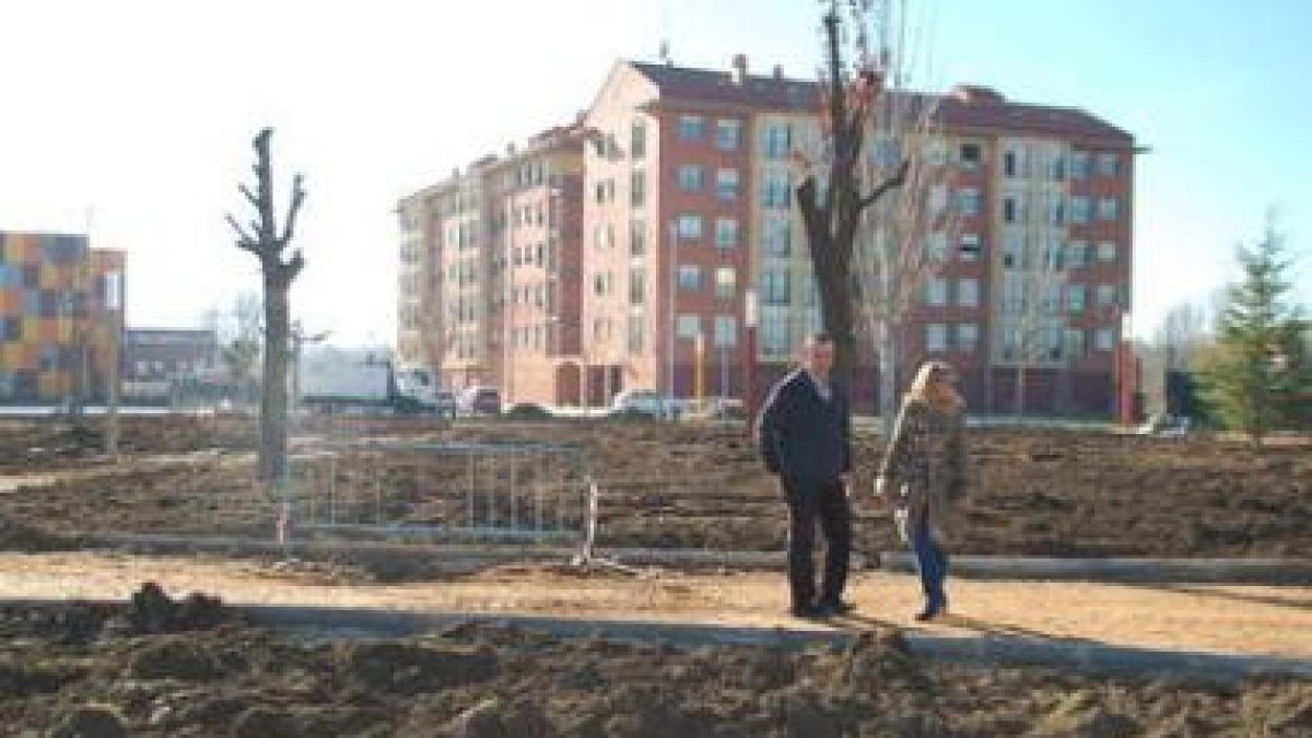 Alberto Fernández y María Eugenia Gancedo visitaron las obras de esta amplia zona verde.