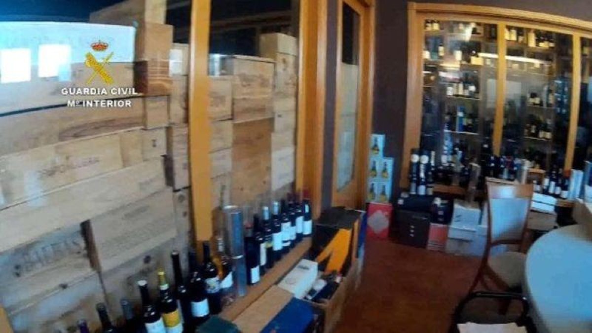 Vino decomisado por la Guardia Civil.