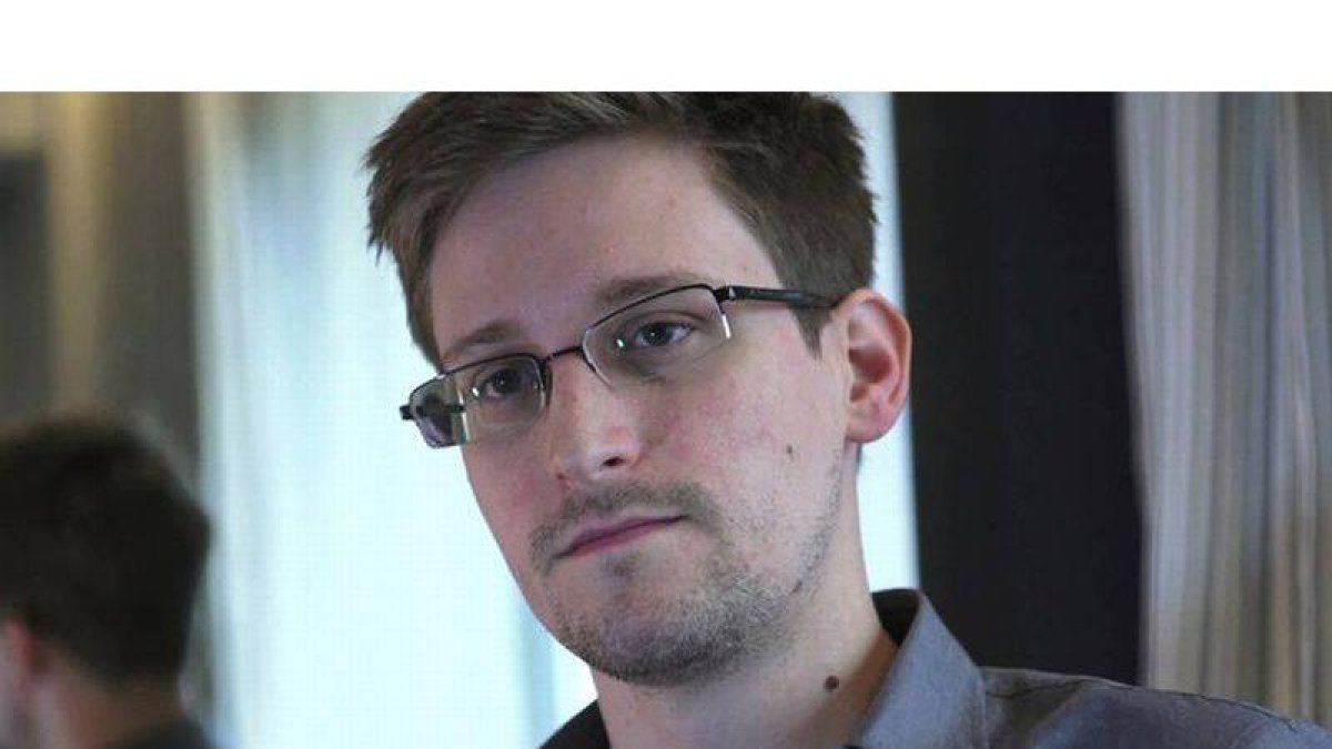 Edward Snowden, durante la entrevista a 'The Guardian' en un hotel de Hong Kong, el pasado 6 de junio.