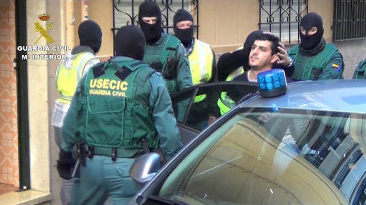 Traslado del marroquí detenido junto a su mujer en Algeciras por su presunta vinculación al EI. EFE