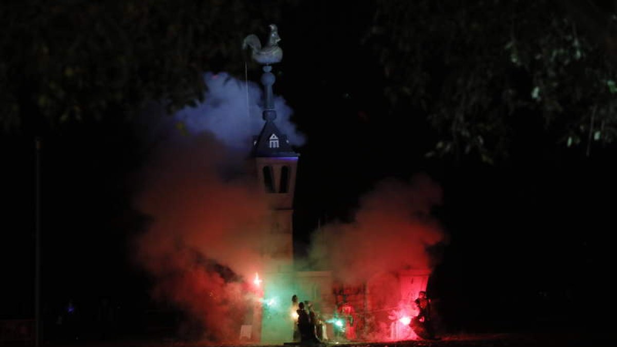 La recreación de las Cortes de León y el Congreso ardió en la noche de San Juan. RAMIRO
