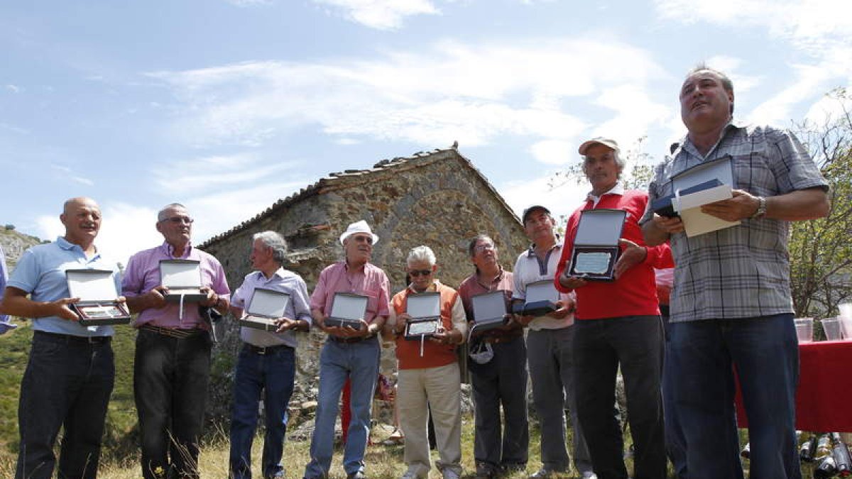 Los vecinos ovacionaron a los homenajeados.
