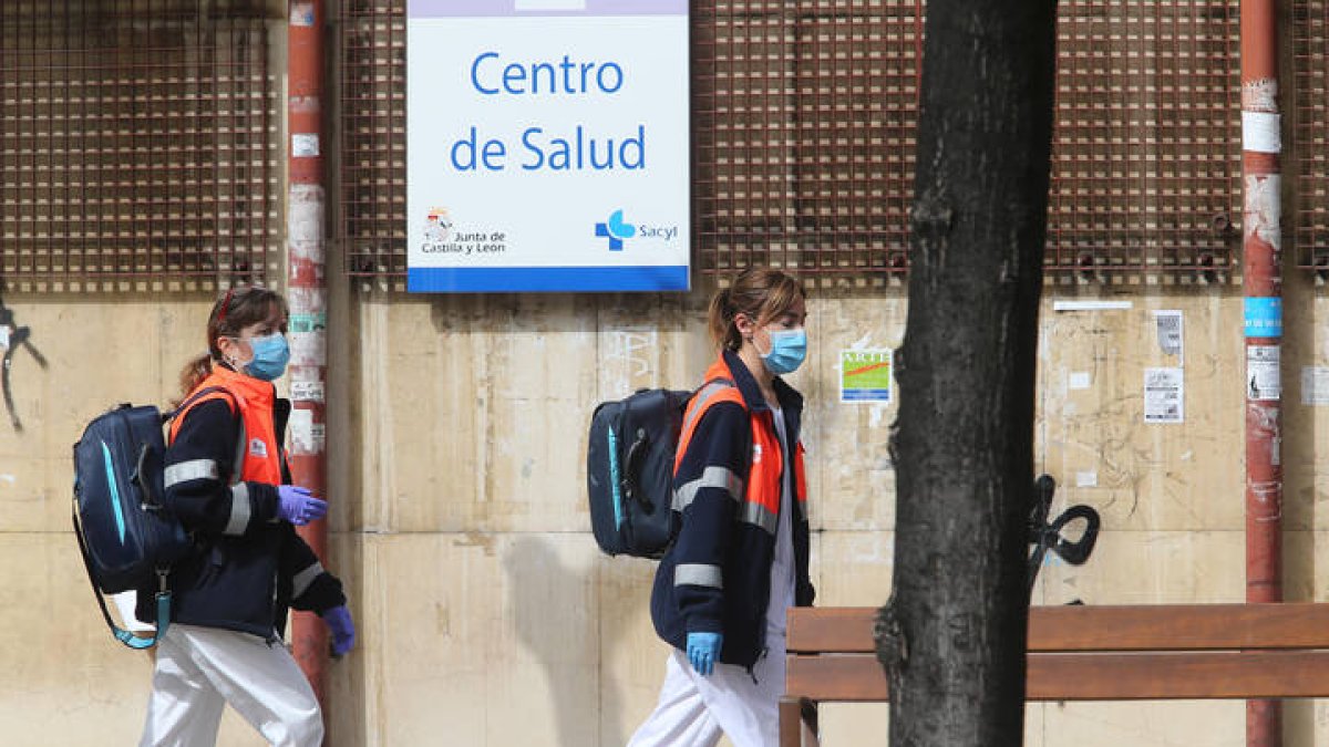 Enfermeros del centro de salud de San Antonio, en Ponferrada. L. DE LA MATA