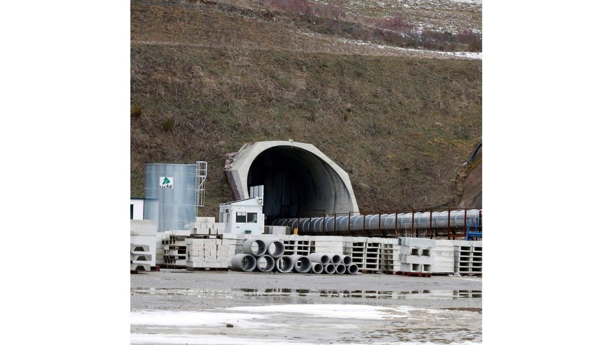 Obras de la Variante de Pajares en la zona leonesa. MARCIANO