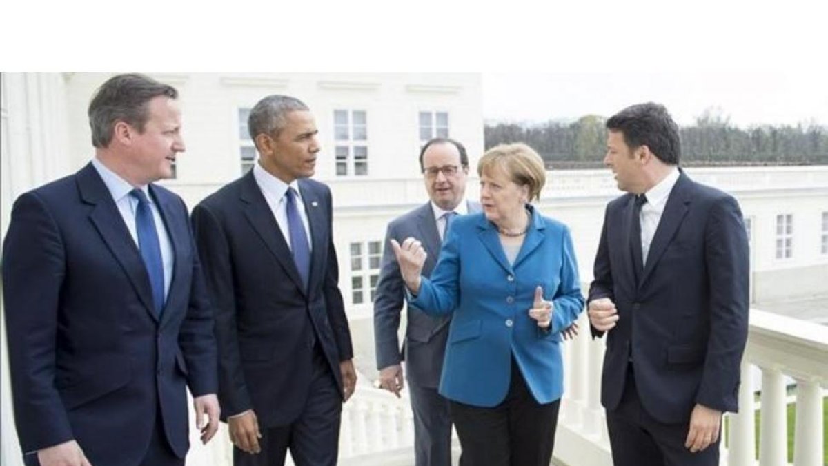Merkel, junto a Hameron, Obama, Hollande y Renzi, en Hannover.