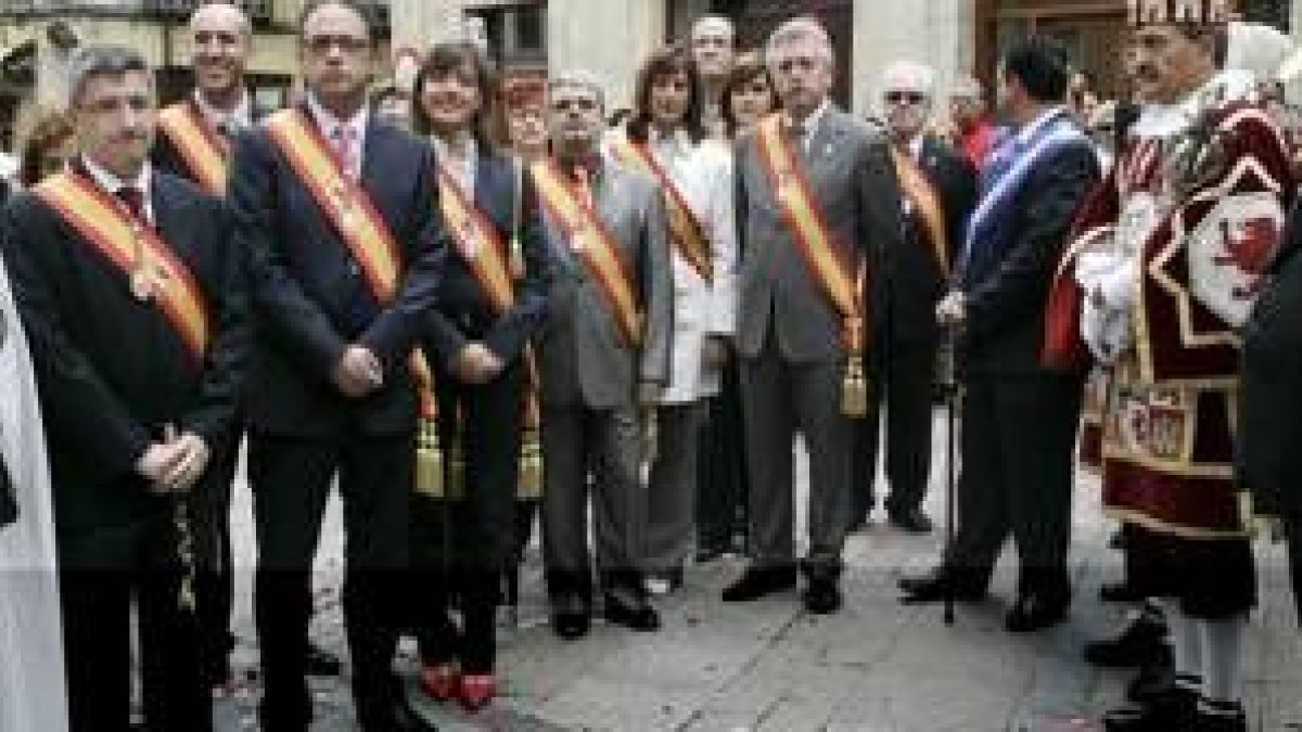 Los niños de primera comunión acompañaron el procesionar